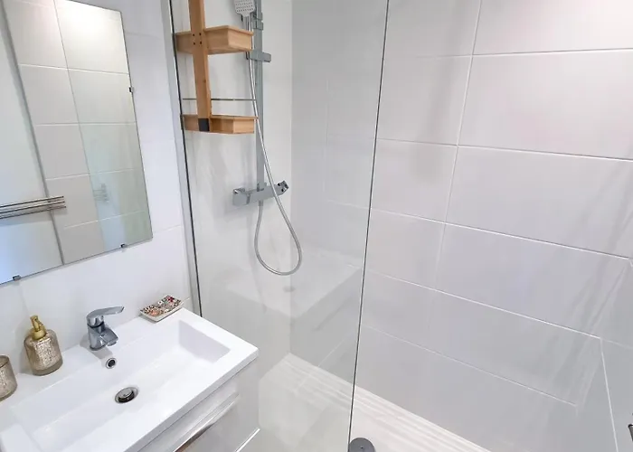 Le Repaire Des Palmiers - T2 En Centre-ville Avec Parking Et Piscine *